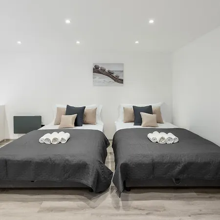 Central Minimalistic & Cozy Apartment On Joseph Boulevard Budapest Exterior photo