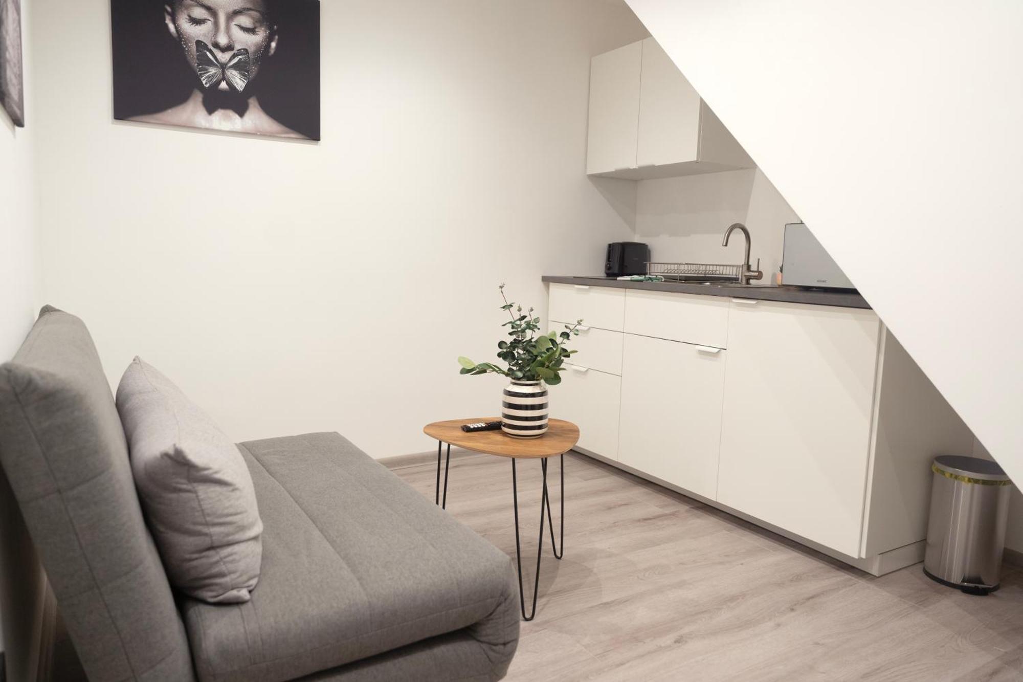 Minimalistic & Cozy On Joseph Boulevard Апартаменти