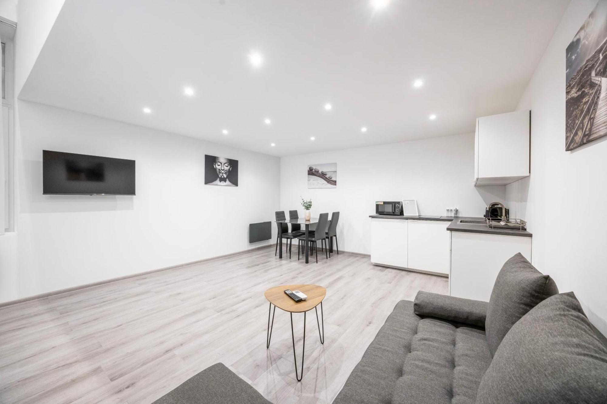 Minimalistic & Cozy On Joseph Boulevard Apartmán *