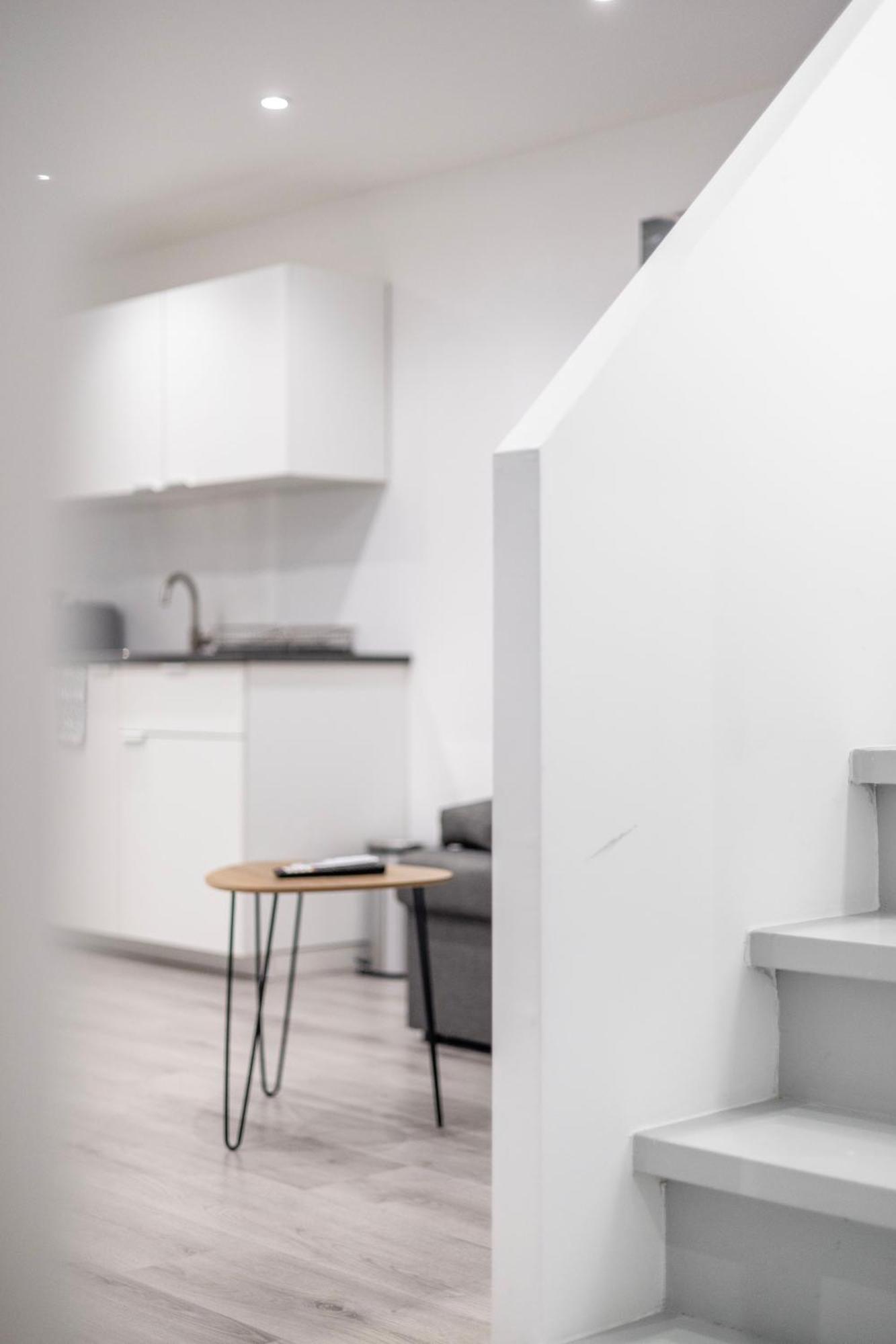 Minimalistic & Cozy On Joseph Boulevard *