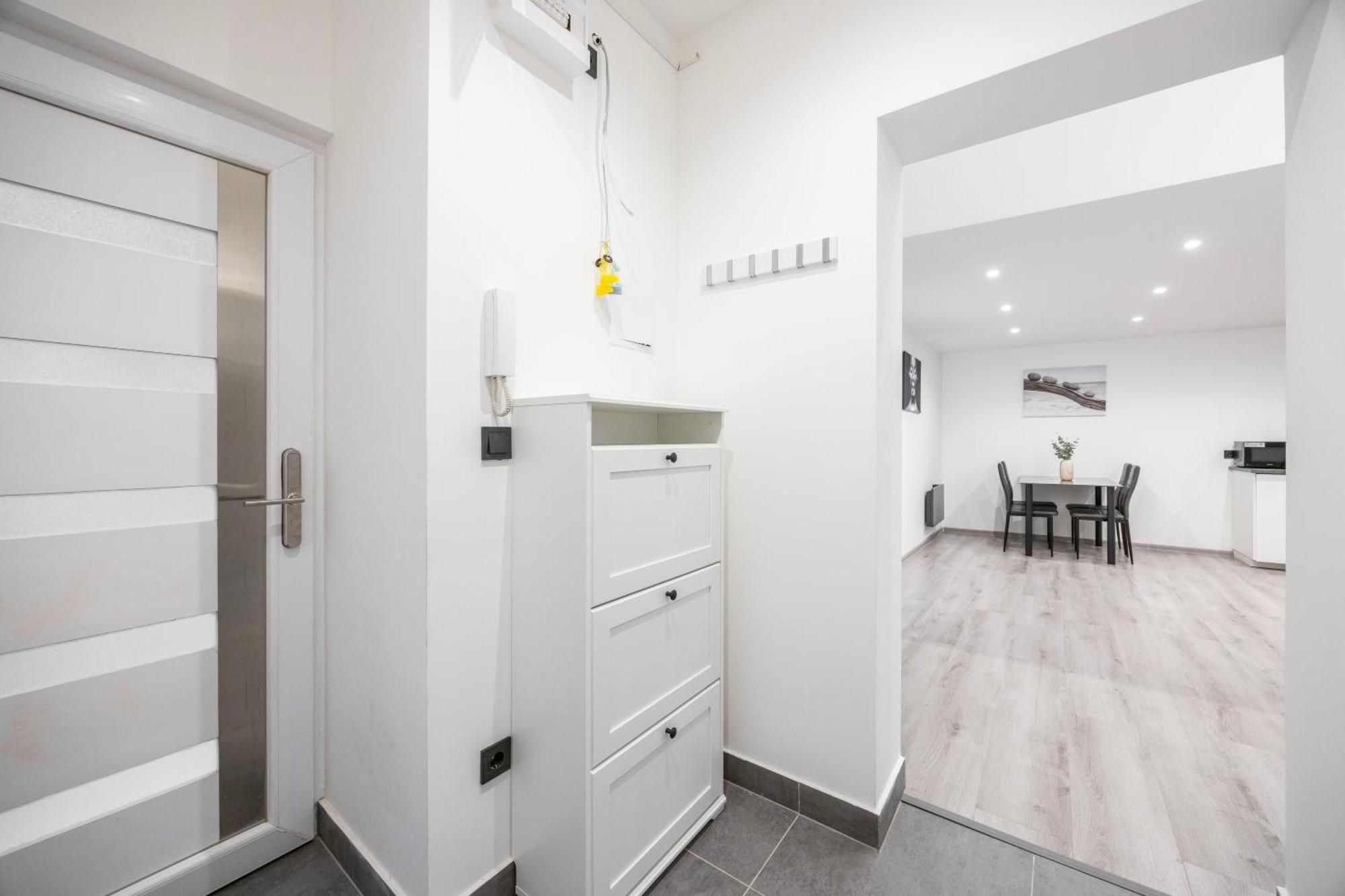 Minimalistic & Cozy On Joseph Boulevard * Budapest